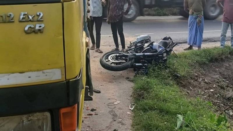 ফেনীতে কাভার্ডভ্যানের ধাক্কায় মোটরসাইকেল চালক নিহত