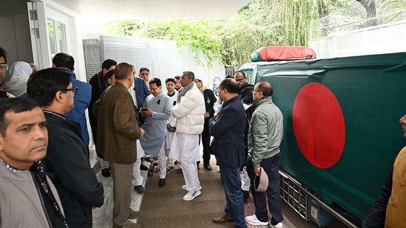 হাসপাতাল থেকে খালেদা জিয়ার মরদেহ নেয়া হল তারেক রহমানের বাসভবনে