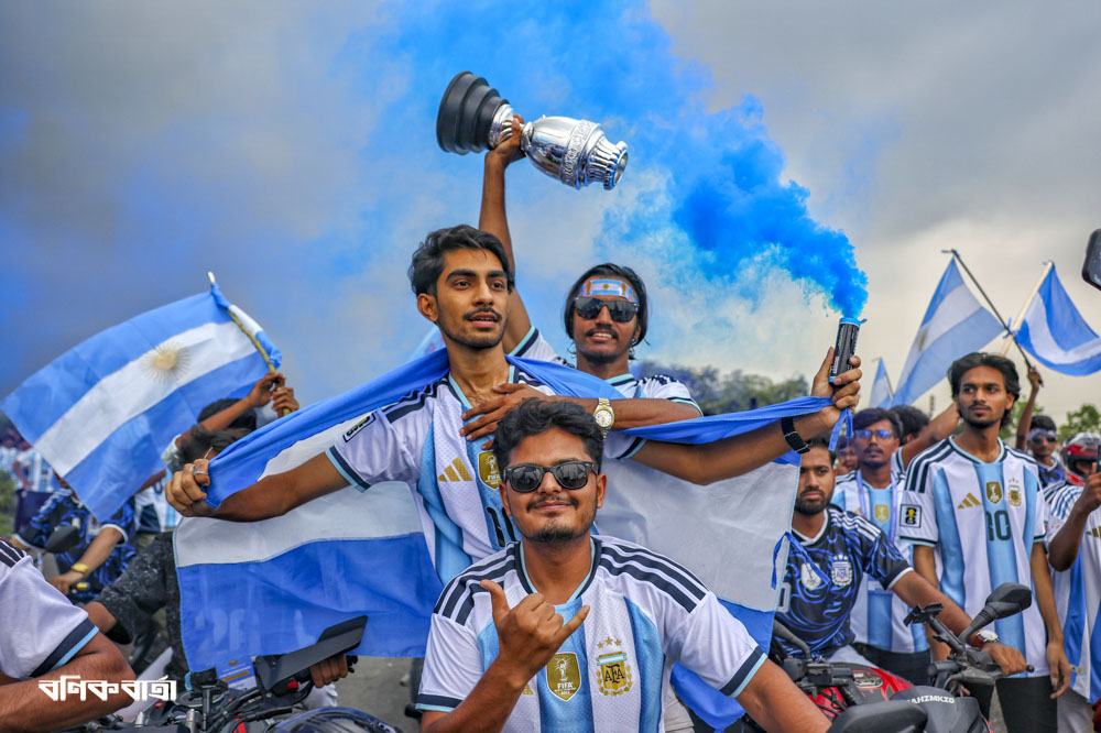 ফুটবল বিশ্বকাপকে ঘিরে উন্মাদনা