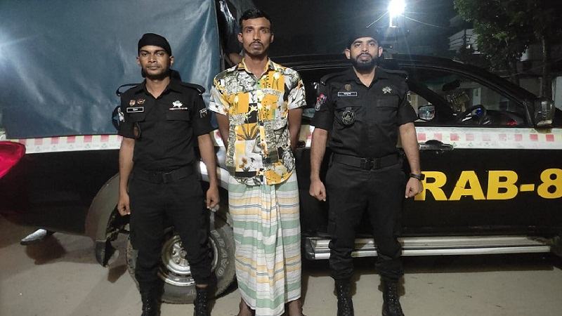 পিরোজপুরে মৃত্যুদণ্ডপ্রাপ্ত আসামি র‍্যাবের হাতে গ্রেফতার