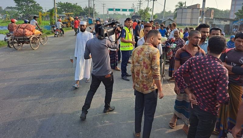 সাতক্ষীরায় সড়ক দুর্ঘটনায় তিন মোটরসাইকেল আরোহী নিহত