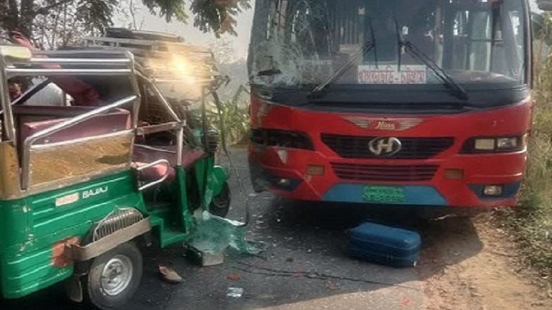 সাজেকে সড়ক দুর্ঘটনায় চালকসহ আহত ৭ পর্যটক