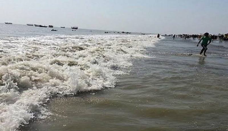 সৈকতে বাবা-ছেলের মৃত্যু