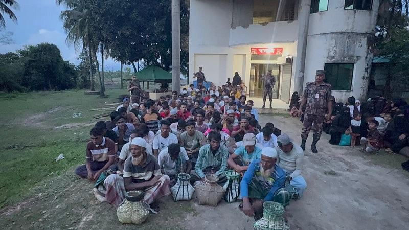 টেকনাফে ১৭১ রোহিঙ্গা আটক, ক্যাম্প মাঝিদের হাতে হস্তান্তর