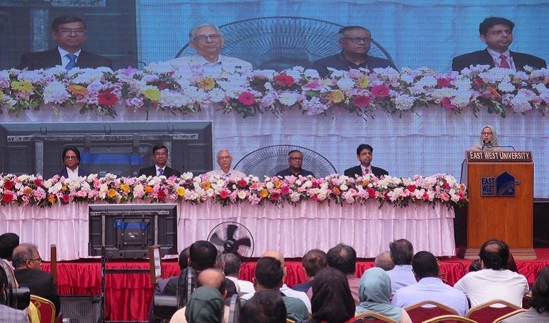 ইস্ট ওয়েস্ট বিশ্ববিদ্যালয়ে বসন্তকালীন সেমিস্টারের নবীনবরণ অনুষ্ঠিত