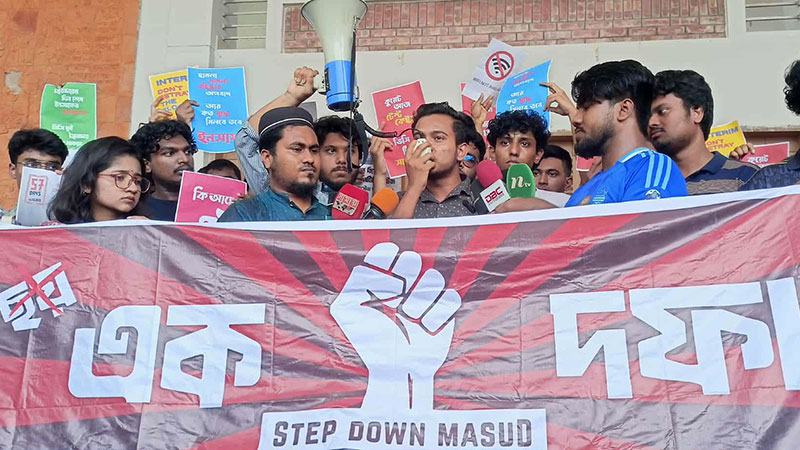 কুয়েট উপাচার্যকে ২৪ ঘণ্টার আল্টিমেটাম শিক্ষার্থীদের