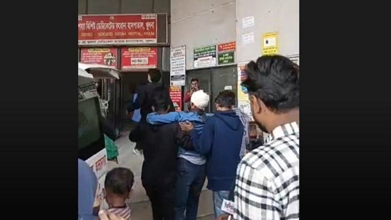 খুলনায় শ্রমিক শক্তির নেতাকে গুলি: যুবশক্তি নেত্রীর নামে মামলা