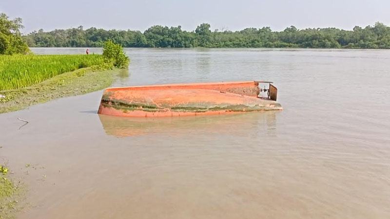 সুন্দরবনে বোট উল্টে সাবেক পাইলট নিখোঁজ