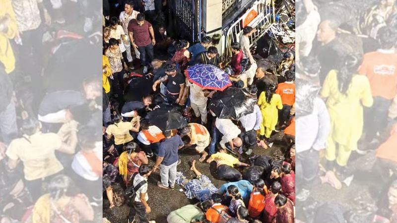 কলকাতায় দুর্গা পূজার মণ্ডপে পদদলিত হয়ে অন্তত ১৭ জনের মৃত্যু