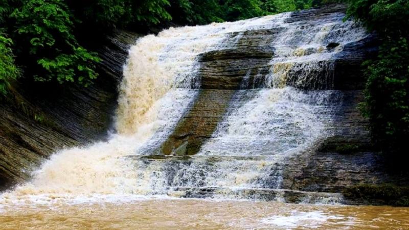 ঘুরে আসুন কমলদহ ঝরনা
