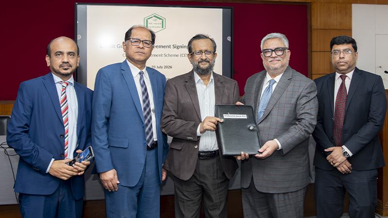 মধুমতি ব্যাংক ও পিকেএসএফের মধ্যে সিইএসের আওতায় ক্রেডিট গ্যারান্টি চুক্তি স্বাক্ষর