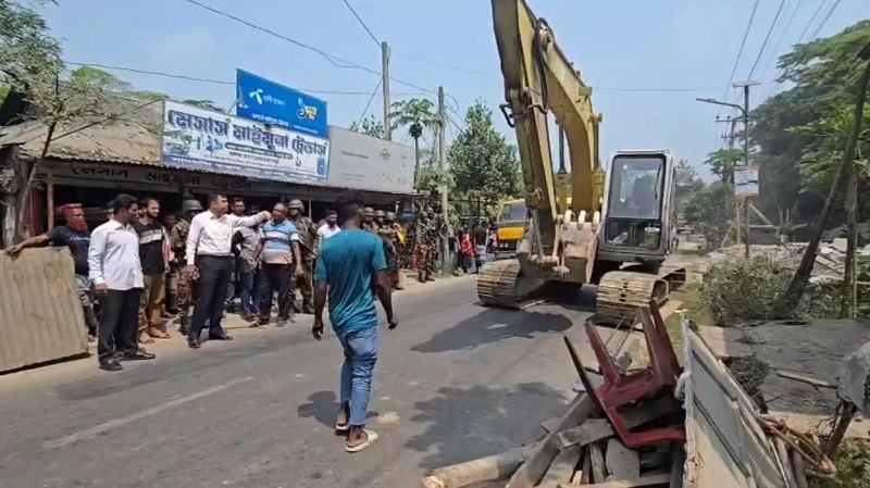 মাদারীপুরের ডাসারে শতাধিক অবৈধ স্থাপনা উচ্ছেদ