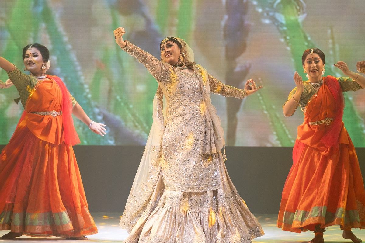 নৃত্য দিবসে মায়া বেঙ্গল ইন মোশন