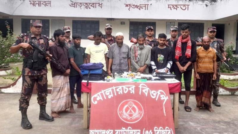 কুড়িগ্রামের রৌমারী সীমান্তে বিজিবির হাতে ৮ বাংলাদেশী আটক