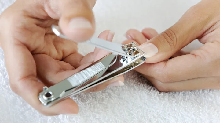 NO MUNCH MANICURES
