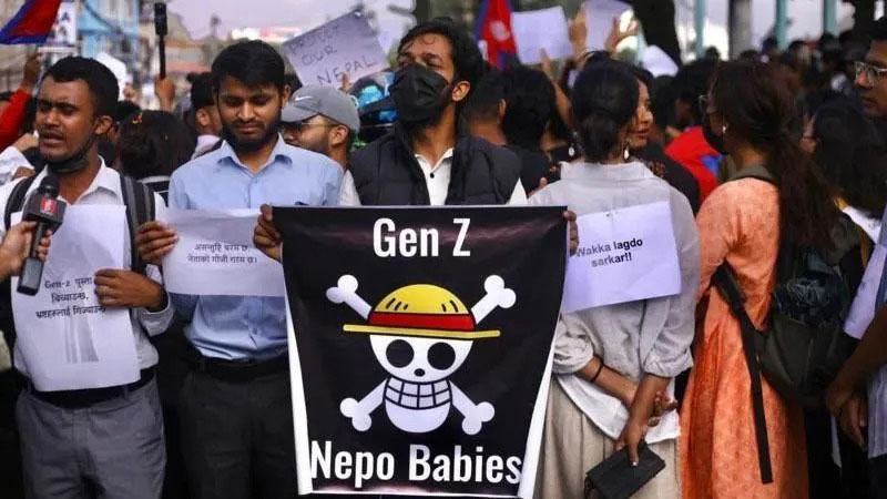 বিলাসবহুল জীবন প্রদর্শন করে সমালোচিত নেতাদের সন্তানরা