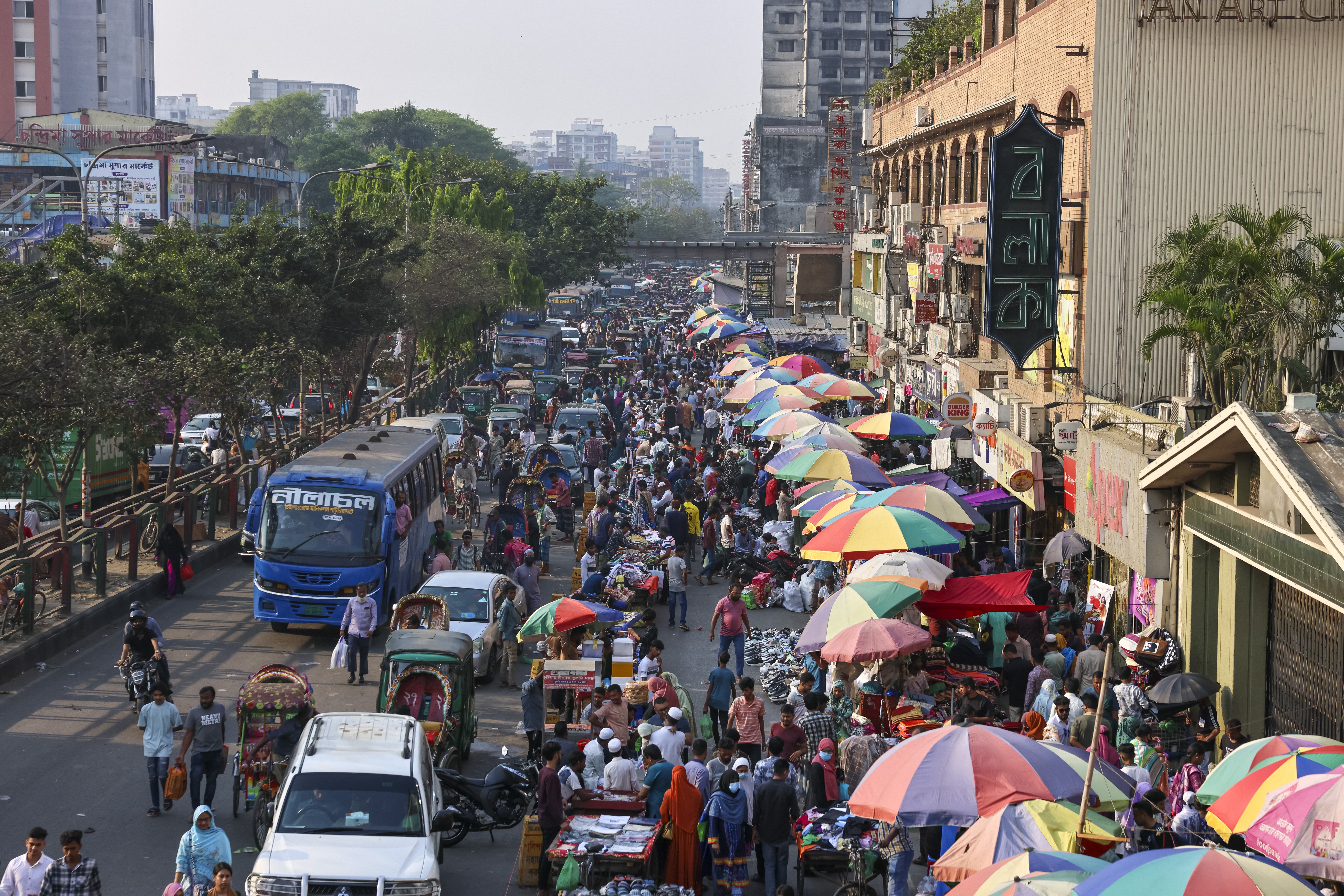 নিউমার্কেটে ঈদের কেনাকাটা