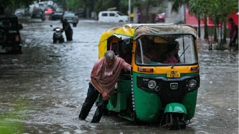 ভারত-নেপালে বন্যা ও ভূমিধসে ৭০ জনের মৃত্যু