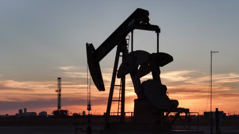 Oil heads for weekly gains despite US sanctions waiver on Russian oil
