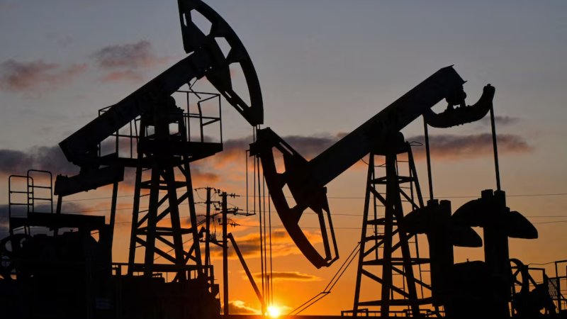 Oil jumps 7 percent to above $100 ahead of US blockade on Iran
