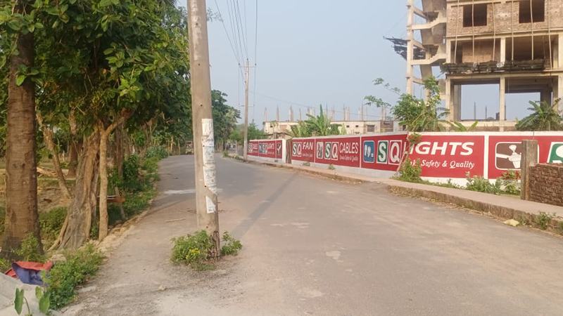 কুয়াকাটায় তিন কিলোমিটার সড়কের মাঝে বিদ্যুতের পাঁচ খুঁটি