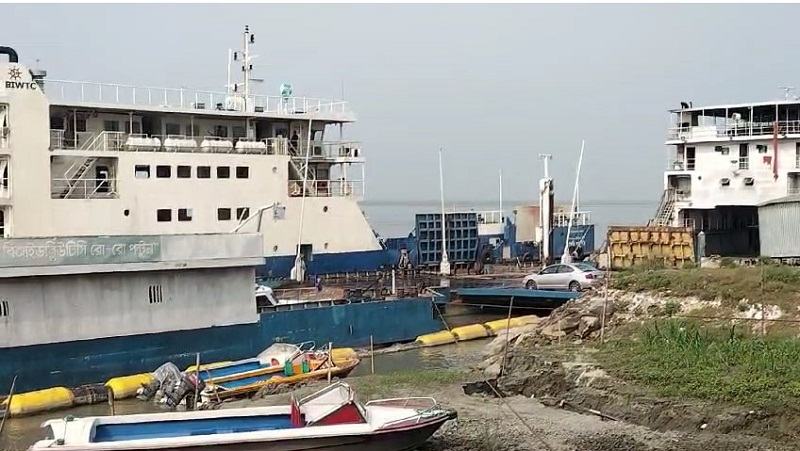 আরিচা-কাজীরহাট নৌরুটে ৩৮ ঘণ্টা পর ফেরি চলাচল স্বাভাবিক