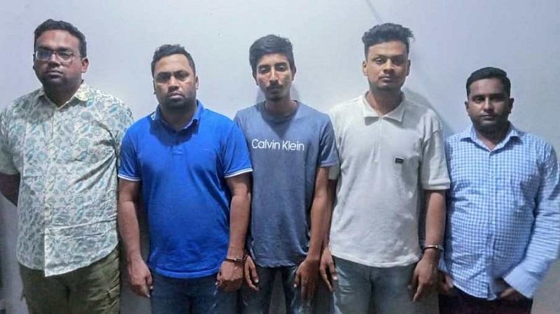 সাবেক স্বাস্থ্যমন্ত্রীর বাড়িতে অভিযান চালিয়ে গ্রেফতার পাঁচ