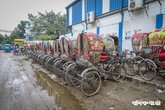 ফুটপাতে রিকশার অবৈধ গ্যারেজ