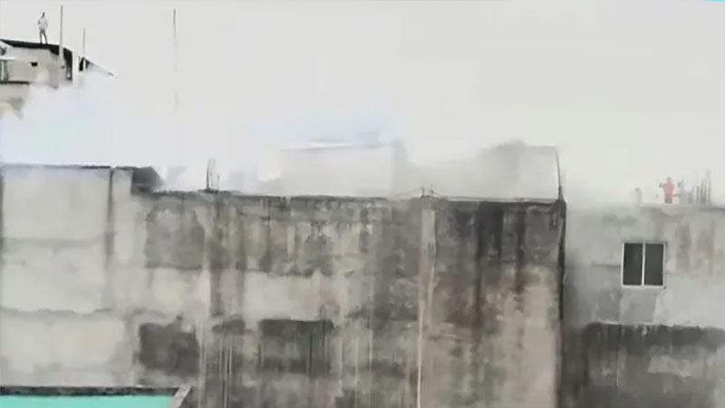 চকবাজারে সাততলা ভবনের মার্কেটে আগুন, নিয়ন্ত্রণে ৫ ইউনিট