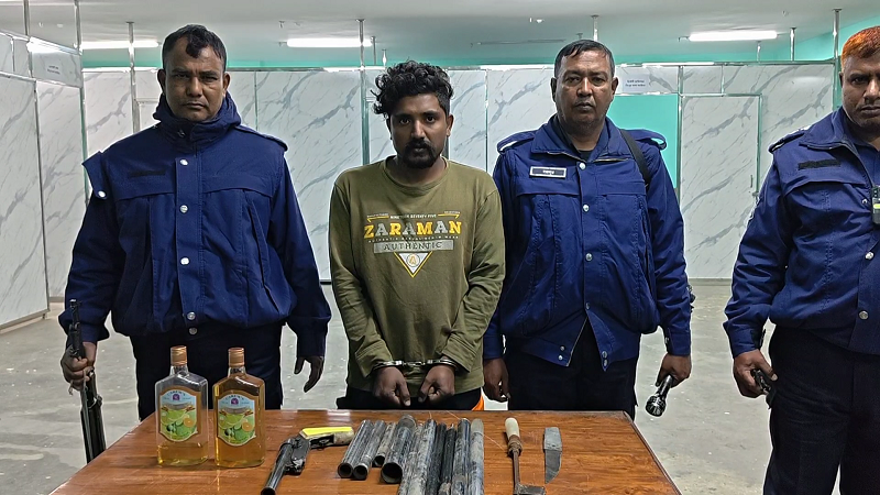 নাটোরে অস্ত্র তৈরির কারখানা থেকে অস্ত্র ও উপকরণসহ একজন আটক