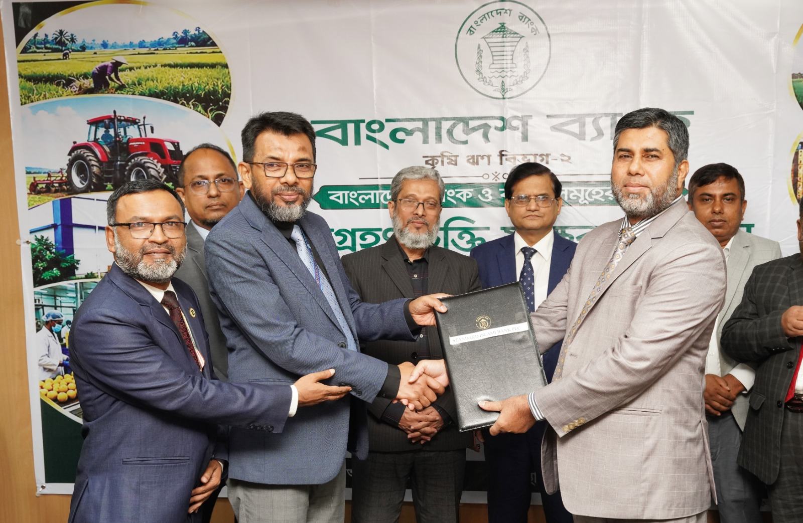 বাংলাদেশ ব্যাংকের সঙ্গে ৩ হাজার কোটি টাকার পুনঃঅর্থায়ন তহবিল বিতরণে চুক্তি সই করল স্ট্যান্ডার্ড ইসলামী ব্যাংক