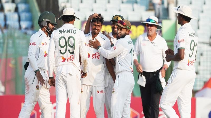তাইজুলের ঘূর্ণিতে প্রথম দিনটা বাংলাদেশের