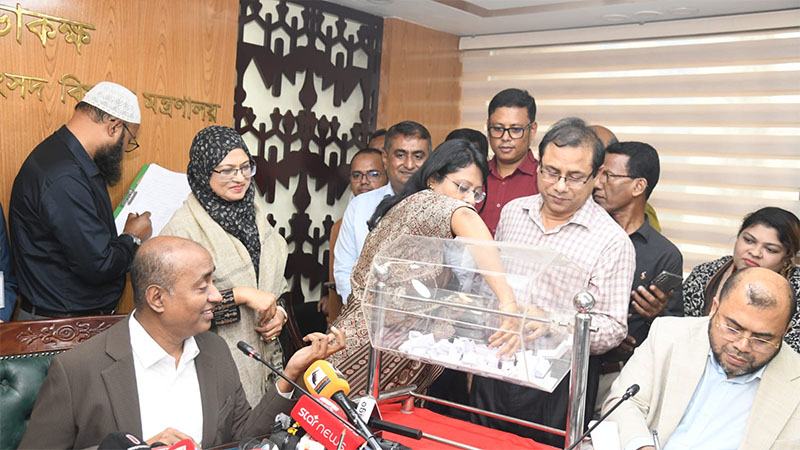 সিন্ডিকেট ভাঙতেই সাব-রেজিস্ট্রারদের লটারিতে বদলি: আইনমন্ত্রী