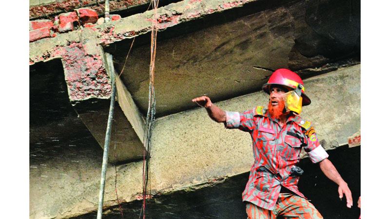 কর্তব্যের ডাকে সবার আগে