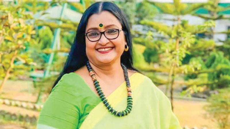 প্রথমবার মঞ্চে একক অভিনয়ে চিত্রলেখা গুহ
