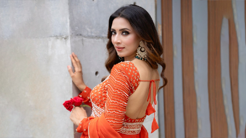 বিরতি ভেঙে পর্দায় ফিরছেন বিদ্যা সিনহা মিম
