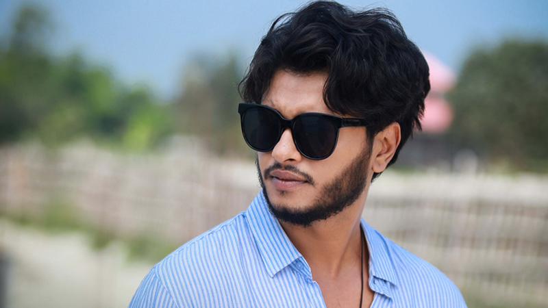 সুযোগ পেলেই বিদেশে চলে যেও, অনুজদের উদ্দেশ্যে আরশ খান