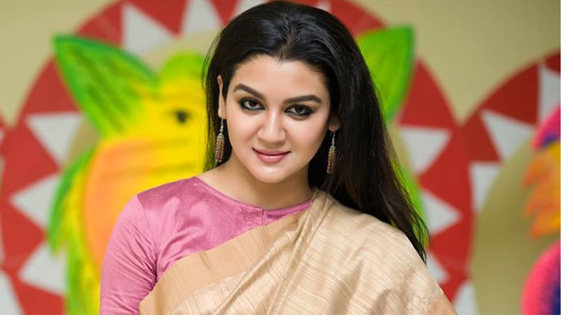 ১ আগস্ট ভারতে মুক্তি পাচ্ছে জয়ার ‘পুতুলনাচের ইতিকথা’
