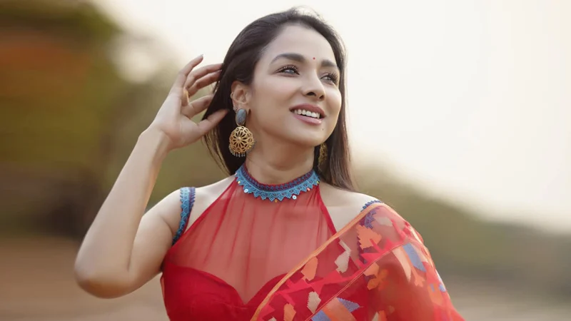 হাওরের ‘নিরালা’ হয়ে পর্দায় আসছেন রুনা খান