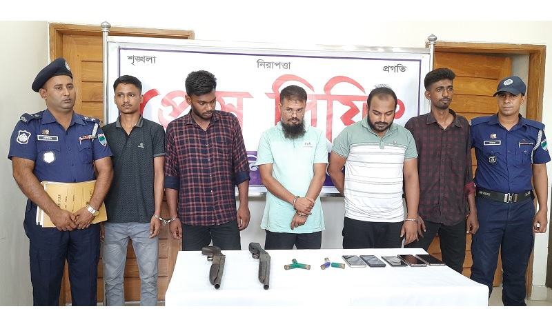 খুলনার সাবেক ইউপি সদস্য হত্যা মামলার ৫ আসামি আগ্নেয়াস্ত্রসহ আটক