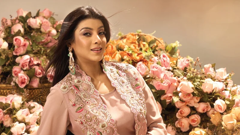 কবিতা আবৃত্তিতে সাদিয়া ইসলাম মৌ