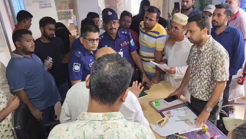 মুন্সিগঞ্জে ১৪ গ্রাহকের ২ কোটি ২৭ লাখ টাকা নিয়ে উধাও  অগ্রণী ব্যাংকের কর্মকর্তা