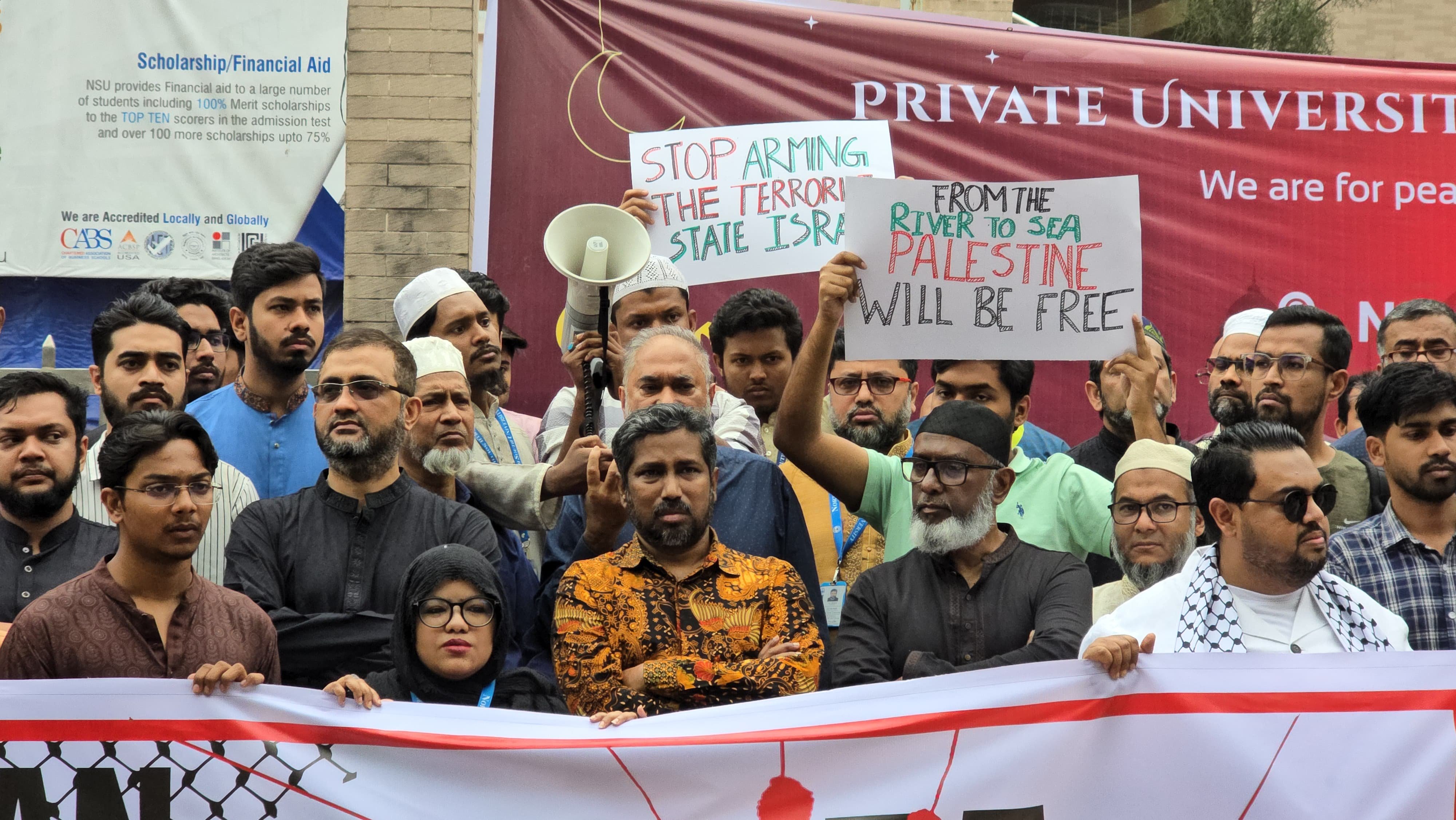 ইসরায়েলি গণহত্যার বিরুদ্ধে এনএসইউ শিক্ষক-শিক্ষার্থীদের প্রতিবাদ