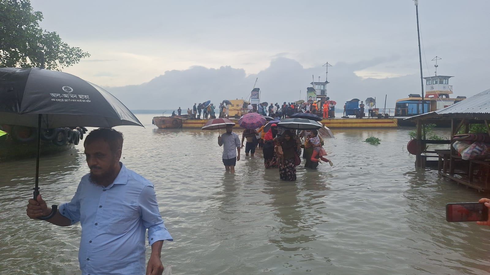 বরগুনায় নিম্নচাপ ও জোয়ারের প্রভাবে নিম্নাঞ্চল প্লাবিত, জনজীবন বিপর্যস্ত