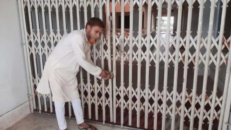 বরিশাল বিশ্ববিদ্যালয়ে চলছে শাটডাউন, প্রতি কক্ষে শিক্ষকদের তালা