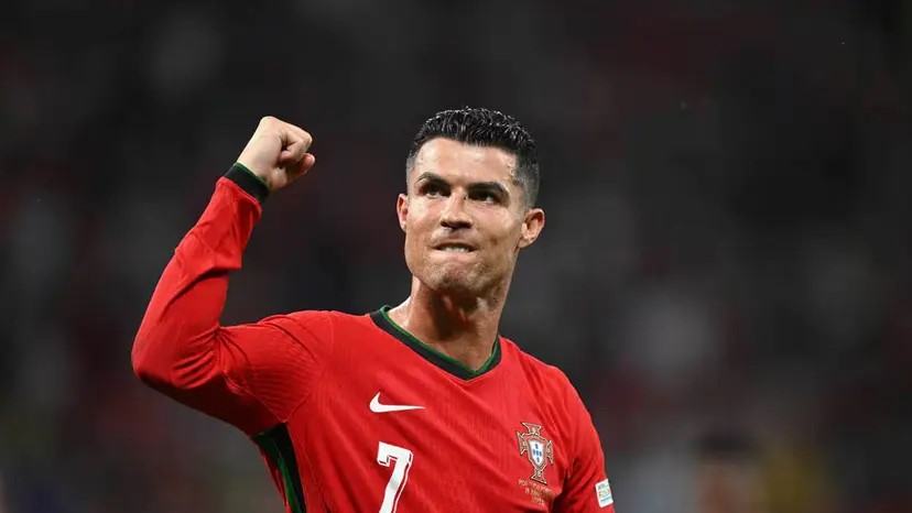 জোড়া গোলে রোনালদোর দুই বিশ্ব রেকর্ড