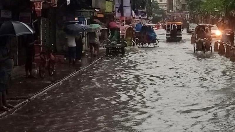 ঢাকায় ২০ মিলিমিটার বৃষ্টিতে ডুবল নিউমার্কেট-মতিঝিলসহ বিভিন্ন এলাকা