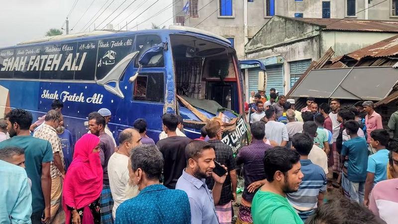 বগুড়ায় বাসচাপায় কাজের সন্ধানে বের হওয়া ৭ শ্রমিক নিহত