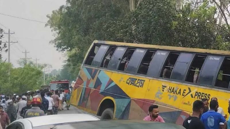 সিরাজগঞ্জে সড়ক দুর্ঘটনায় স্বামী-স্ত্রীসহ নিহত ৩