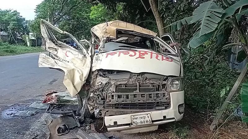 নাটোরে ট্রাকের সঙ্গে সংঘর্ষ, অ্যাম্বুলেন্স চালক নিহত